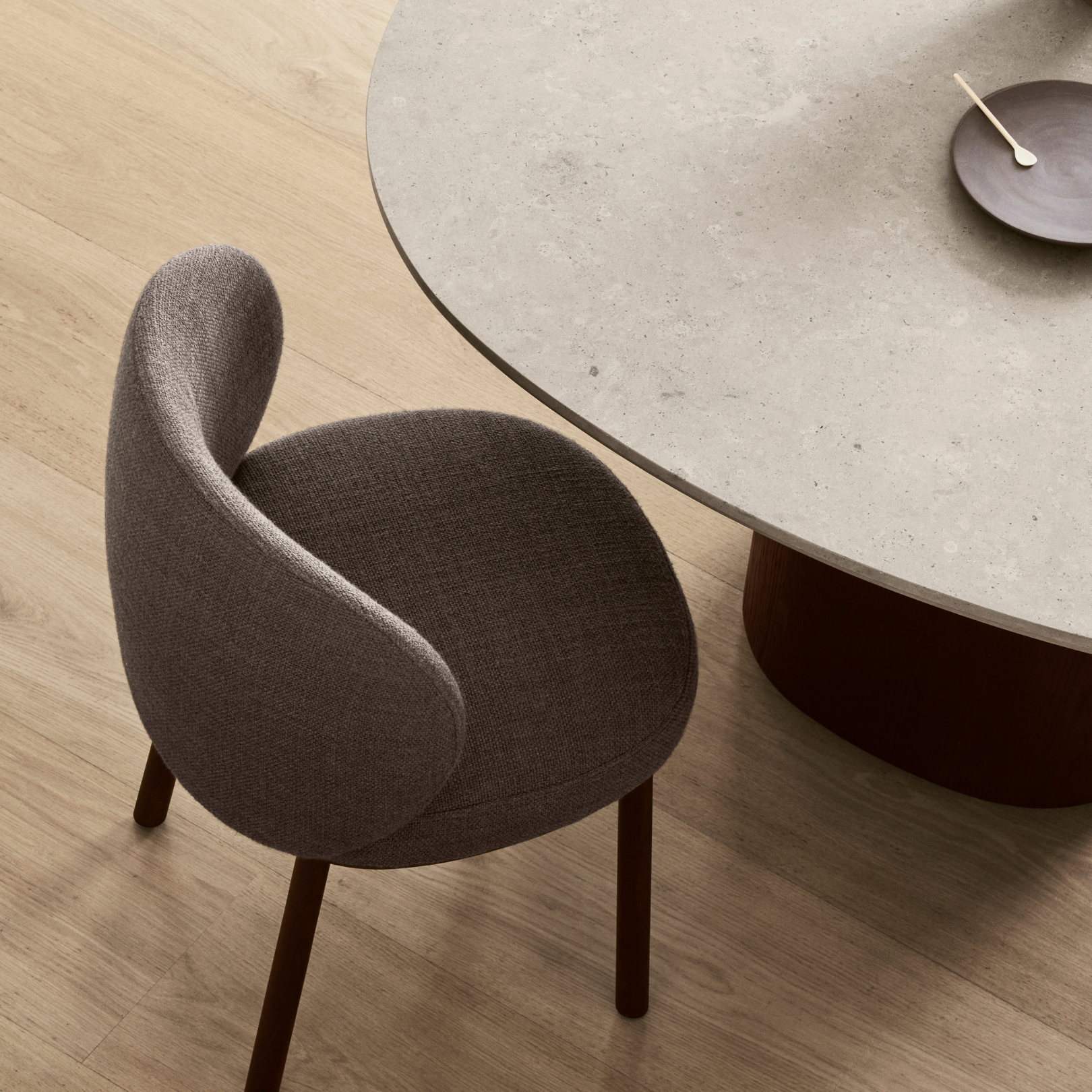 Ovata Dining Table